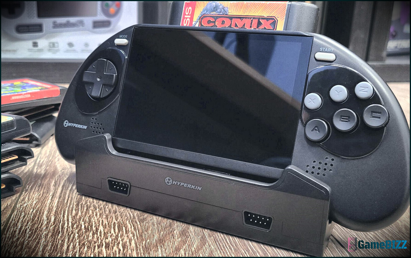 Handheld Sega Genesis kompatibel mit den Original-Kassetten aufgedeckt
